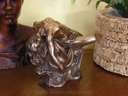 Akt naga kobieta kusicielka