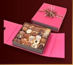 Czerwona Bombonierka z Kwadratem